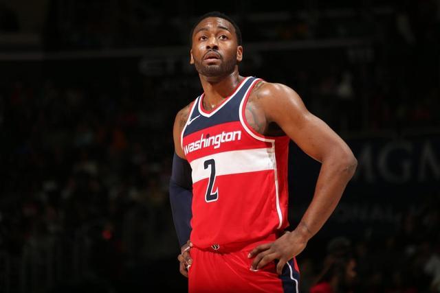 弗格投篮碰到徐杰脸部 杨鸣对着闫军贴脸输出